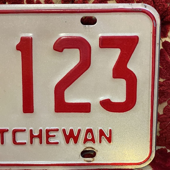Rustic Retro 1975 Saskatchewan License Plate - Picture 5 of 8